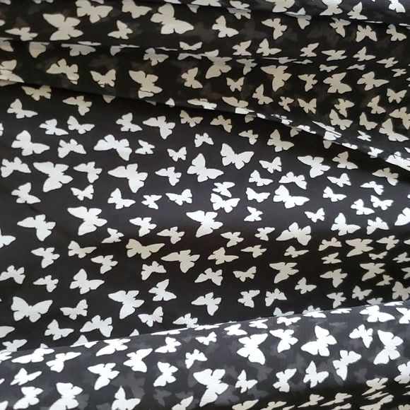 Bisou Bisou sleeveless blouse med black and white butterflies - Picture 2 of 3